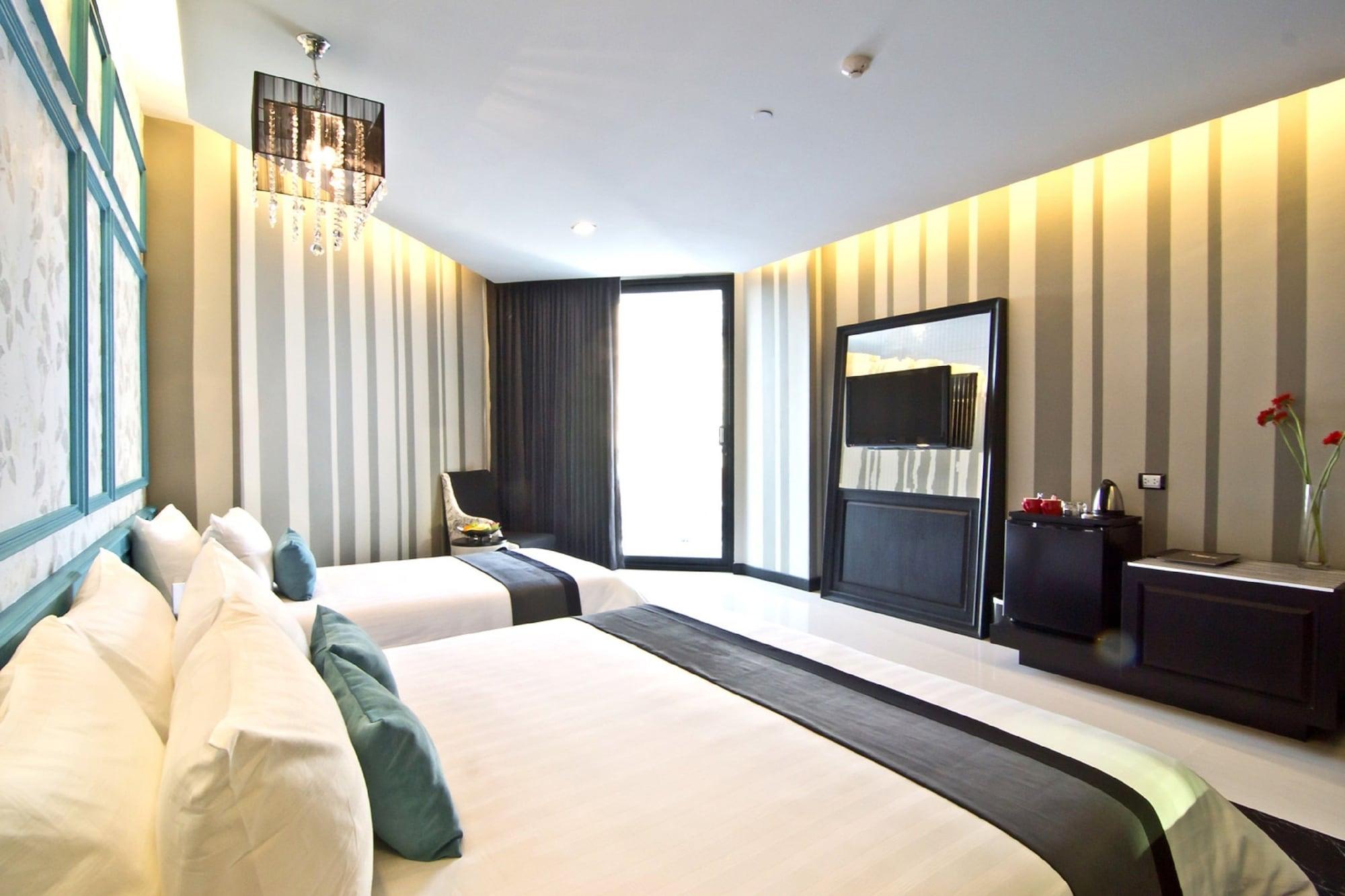 Tsix5 Quarter Hotel Pattaya Bagian luar foto
