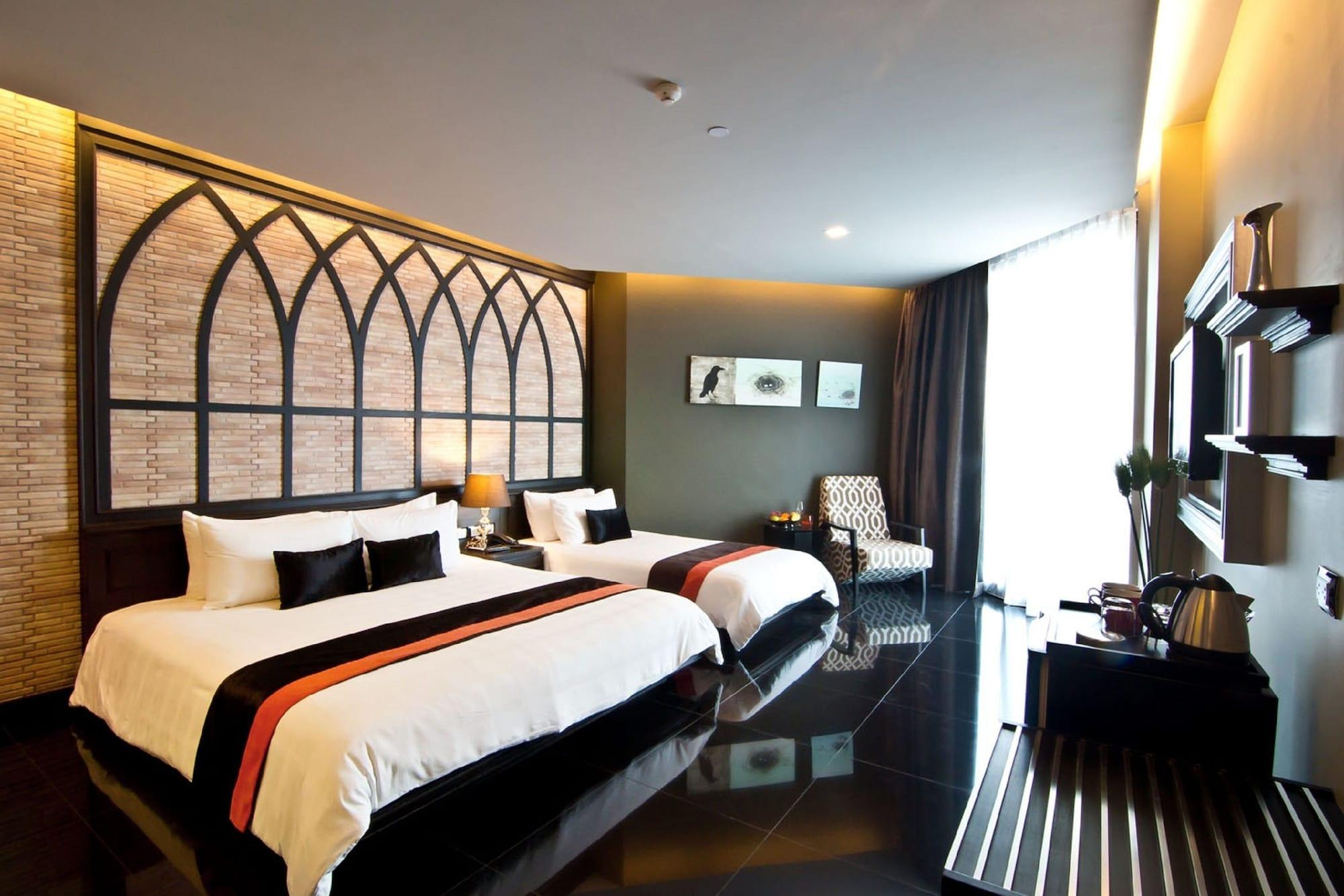 Tsix5 Quarter Hotel Pattaya Bagian luar foto