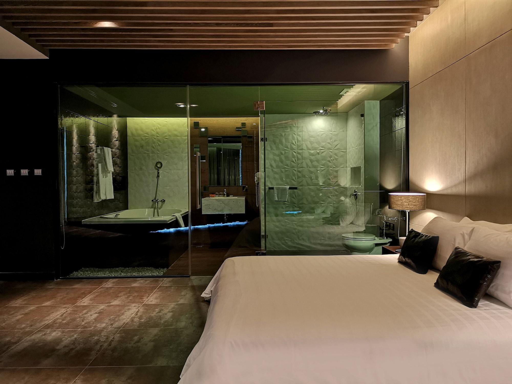 Tsix5 Quarter Hotel Pattaya Bagian luar foto