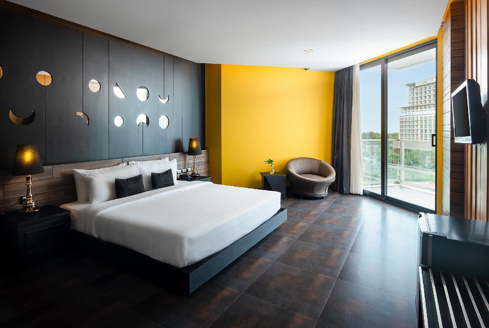 Tsix5 Quarter Hotel Pattaya Bagian luar foto