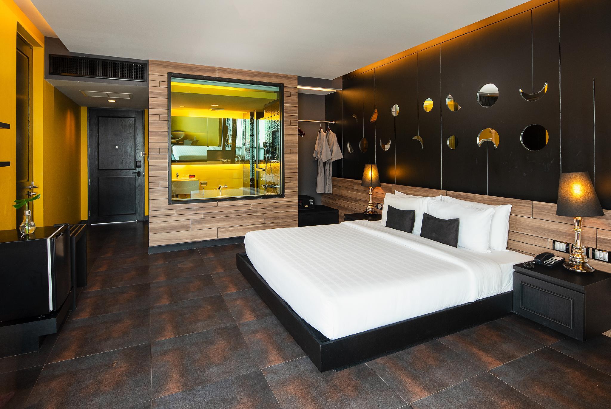 Tsix5 Quarter Hotel Pattaya Bagian luar foto