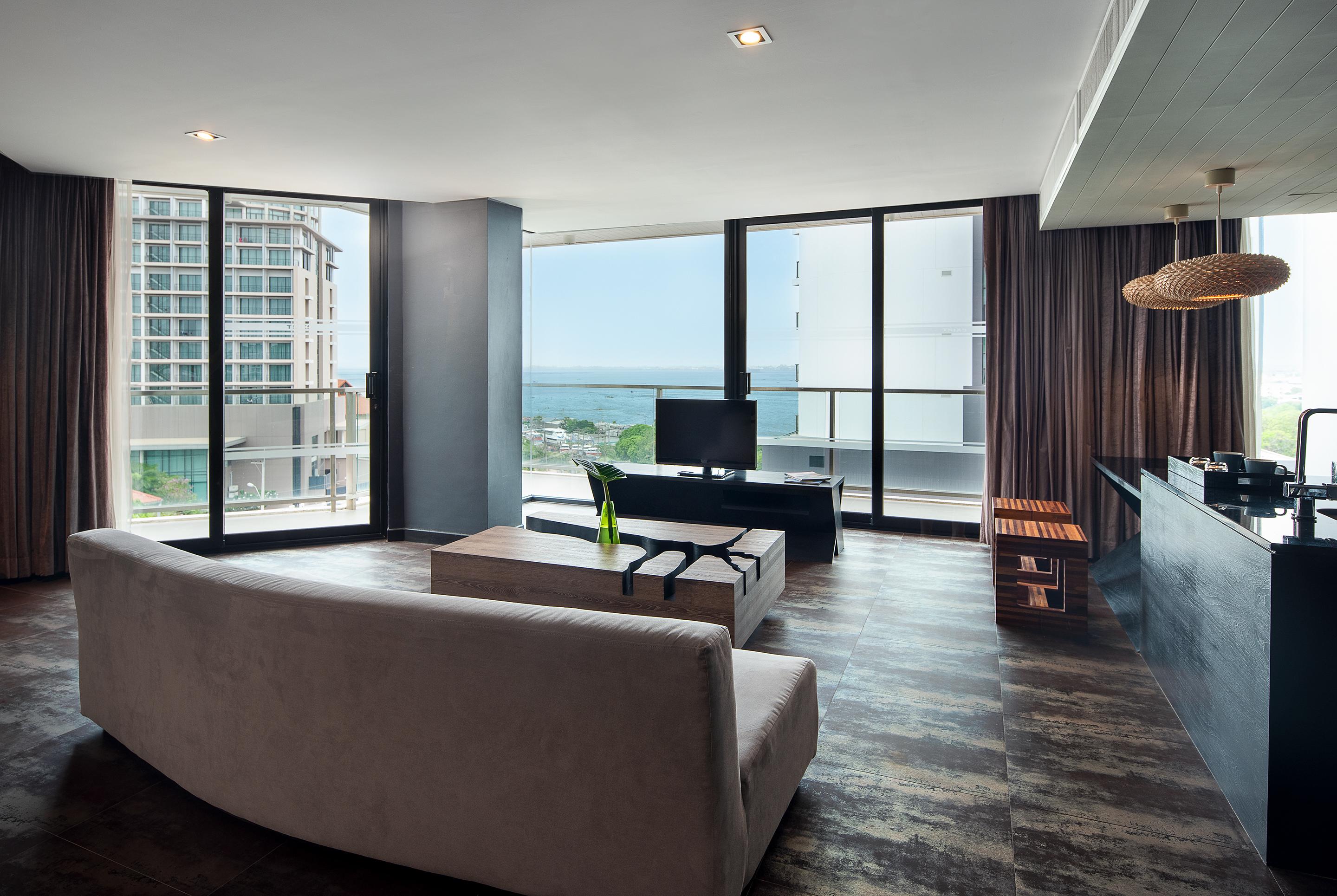 Tsix5 Quarter Hotel Pattaya Bagian luar foto
