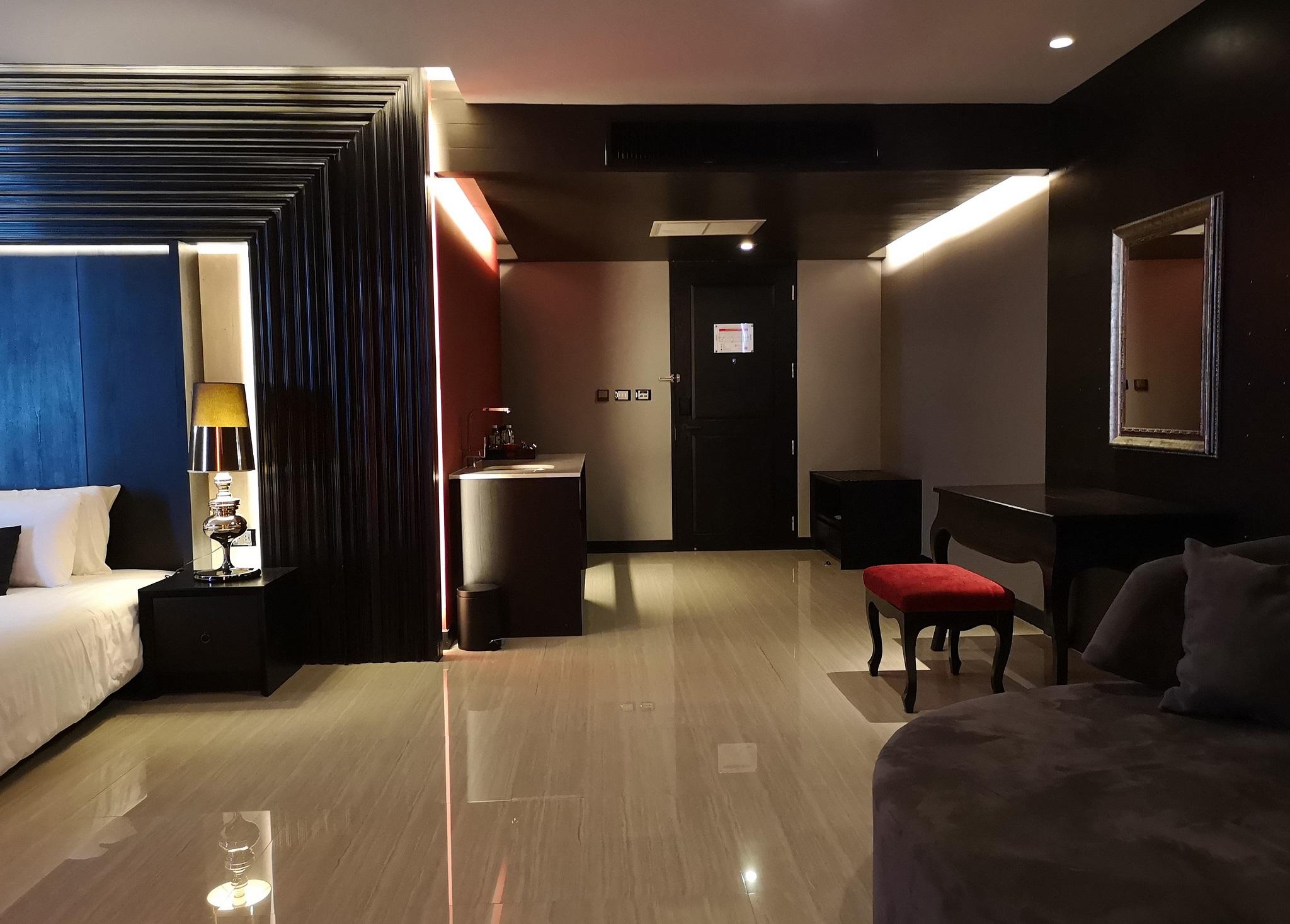 Tsix5 Quarter Hotel Pattaya Bagian luar foto