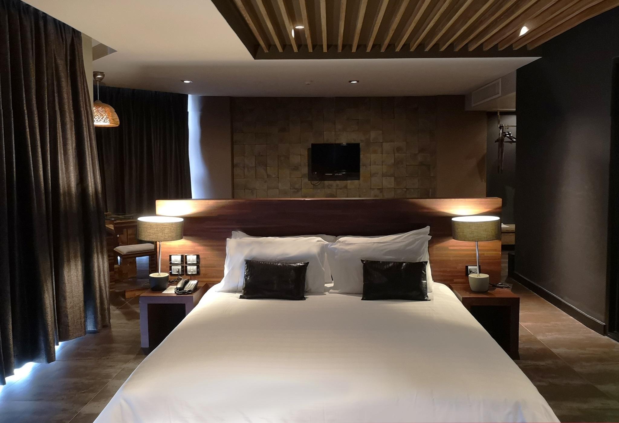 Tsix5 Quarter Hotel Pattaya Bagian luar foto