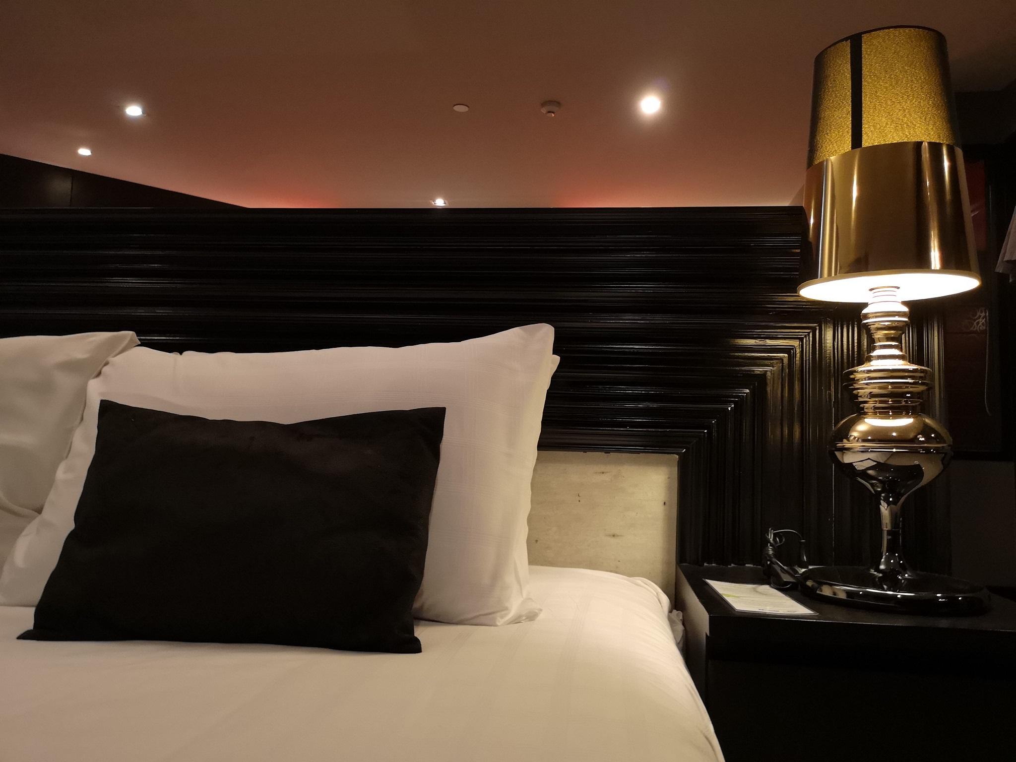 Tsix5 Quarter Hotel Pattaya Bagian luar foto