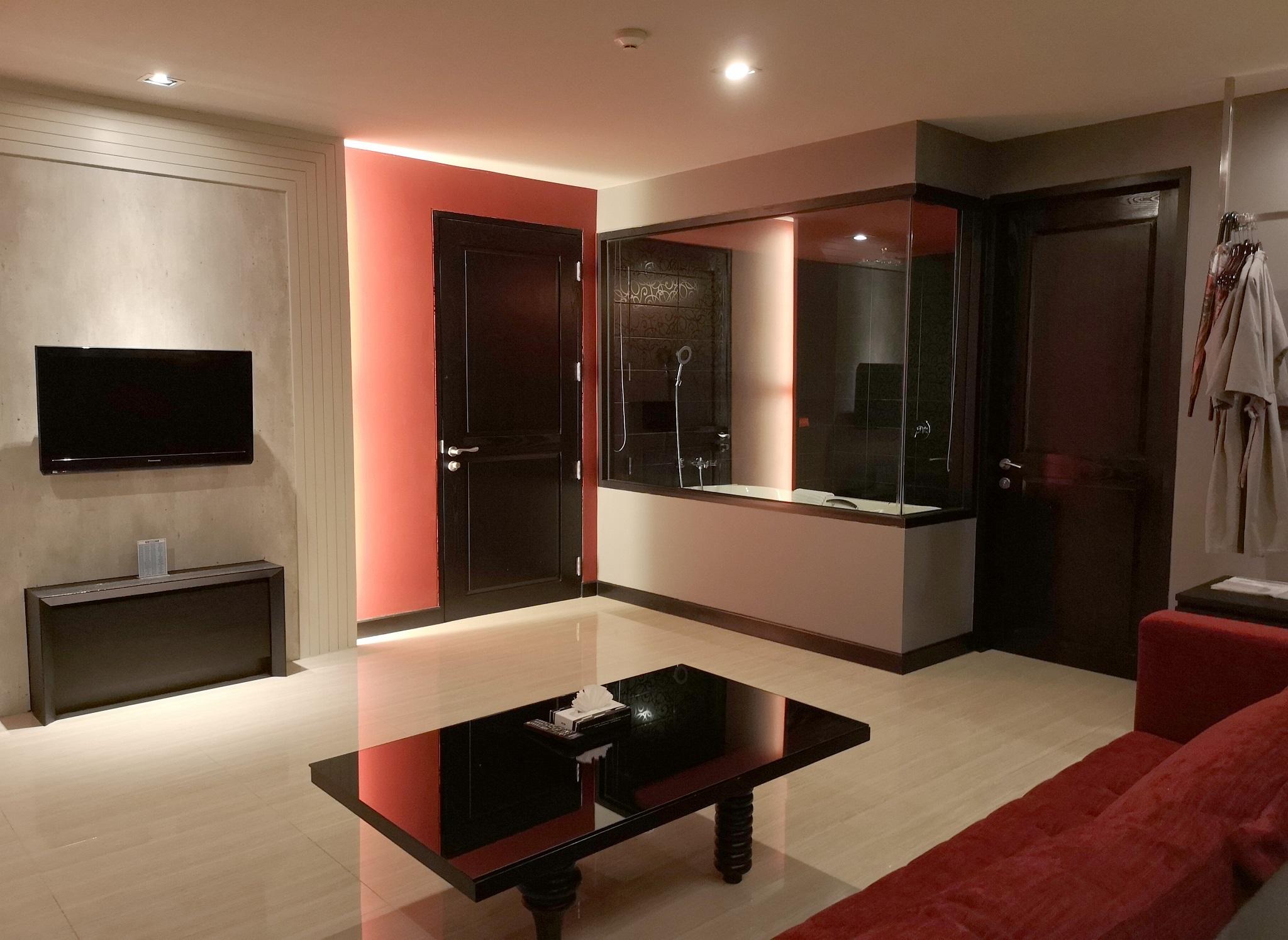 Tsix5 Quarter Hotel Pattaya Bagian luar foto