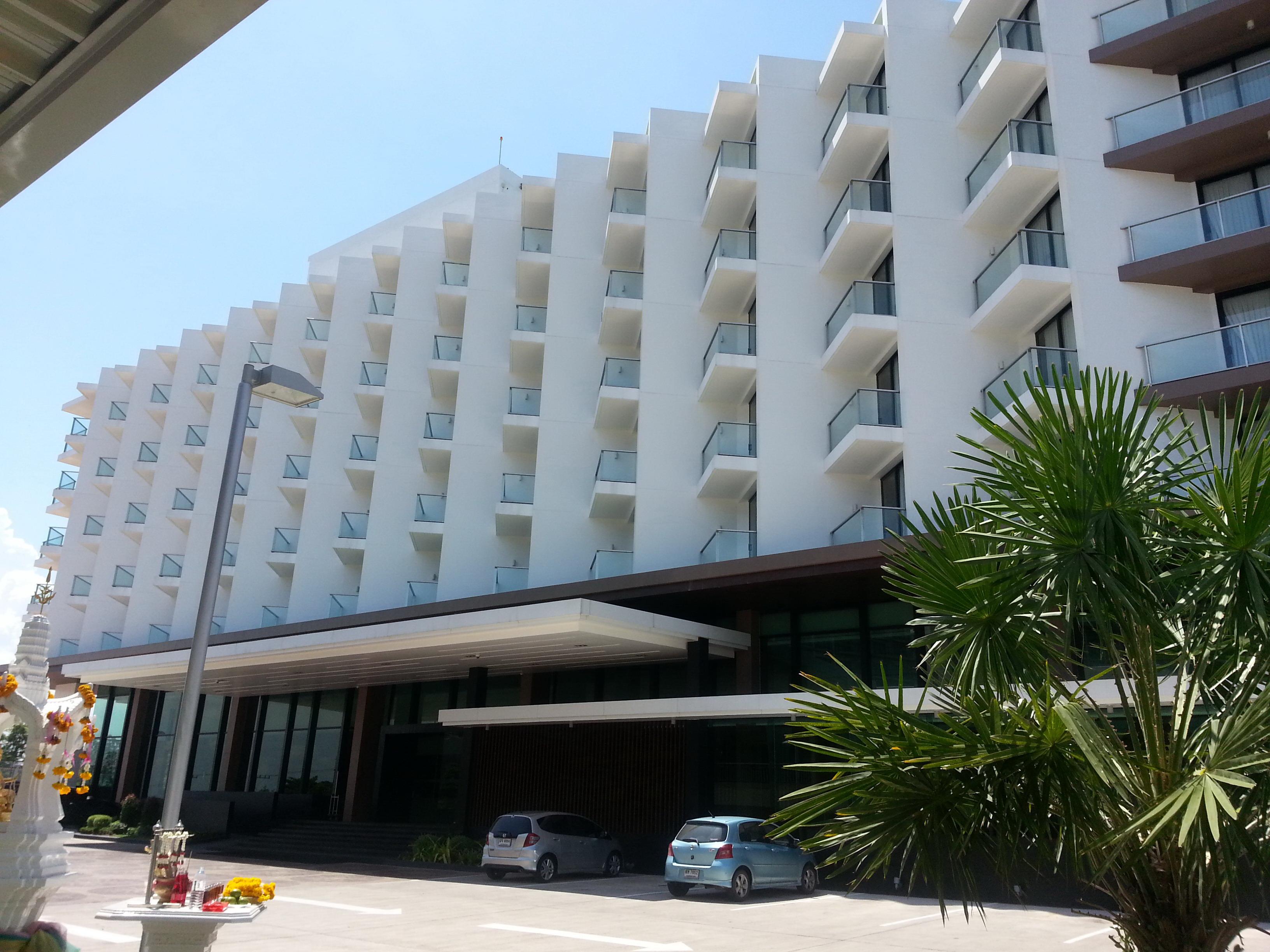 Tsix5 Quarter Hotel Pattaya Bagian luar foto