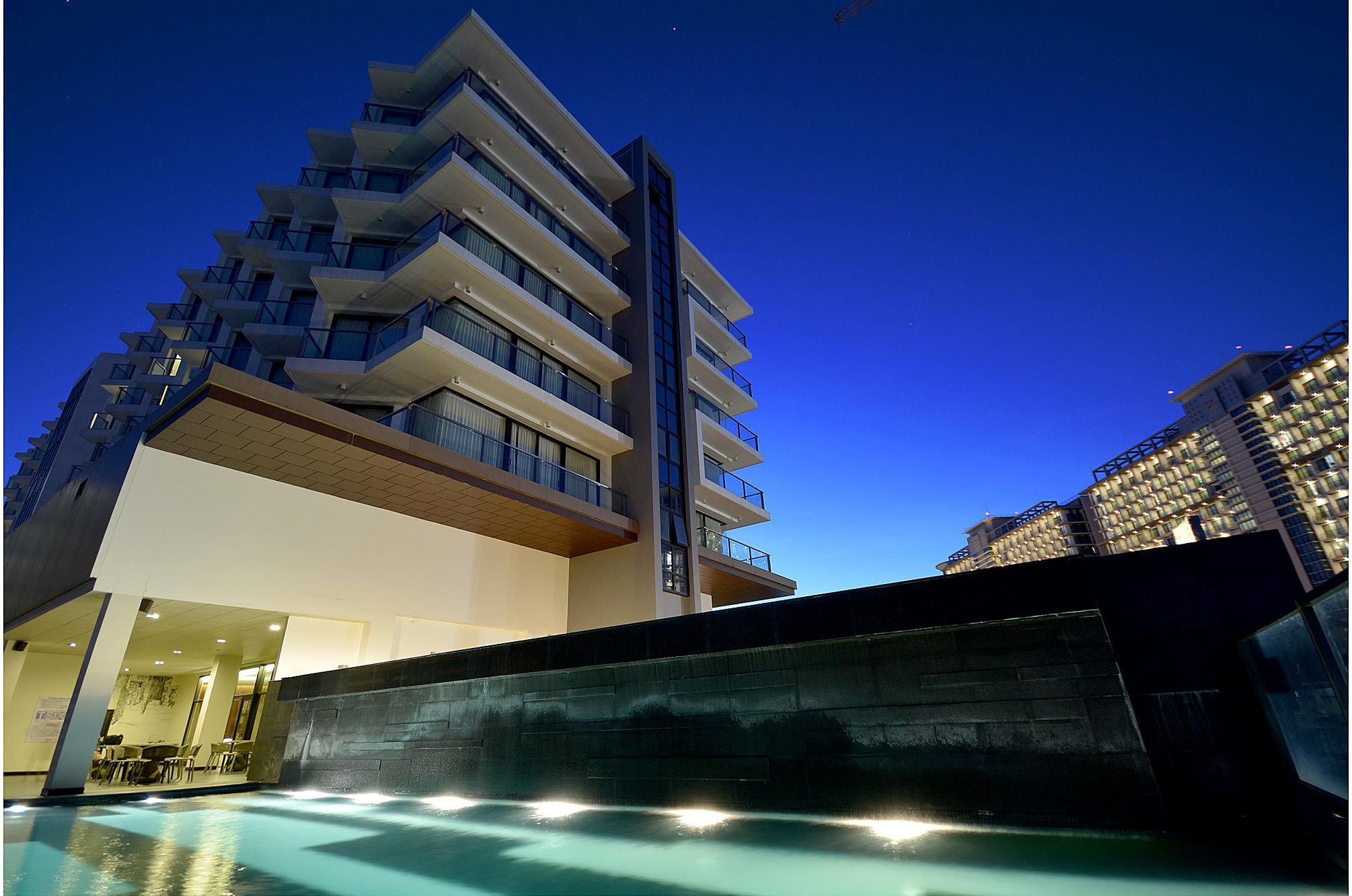 Tsix5 Quarter Hotel Pattaya Bagian luar foto