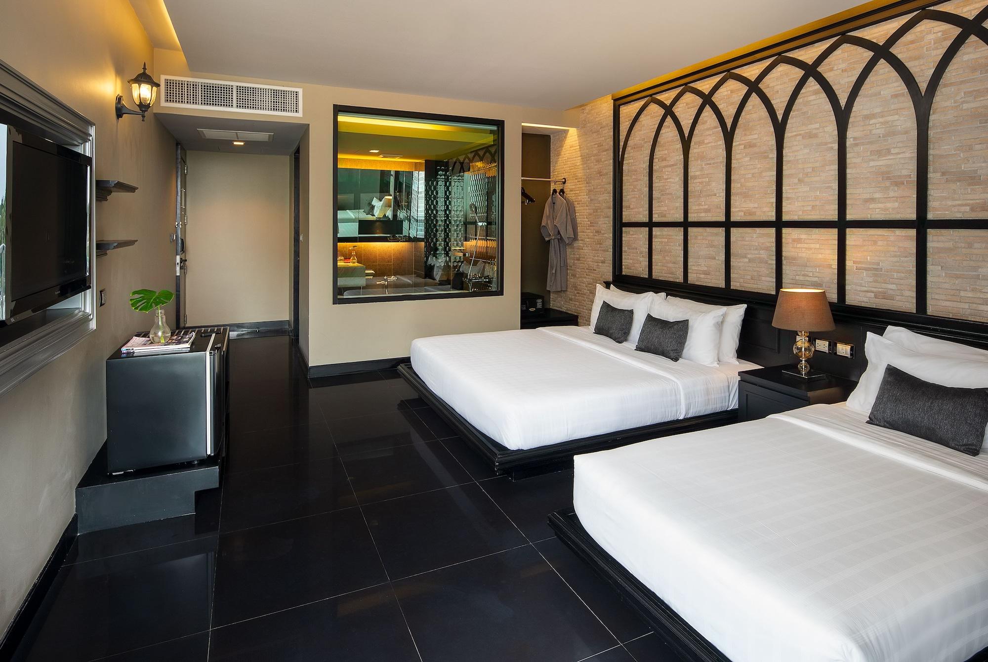 Tsix5 Quarter Hotel Pattaya Bagian luar foto