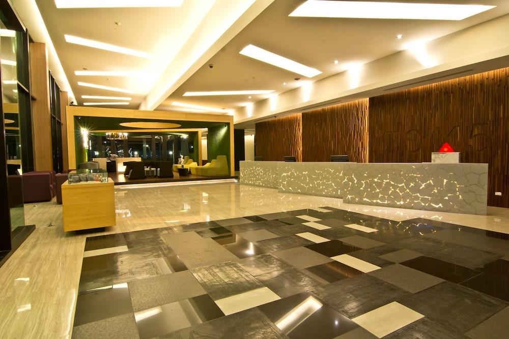 Tsix5 Quarter Hotel Pattaya Bagian luar foto