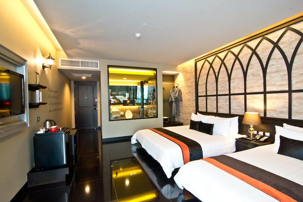 Tsix5 Quarter Hotel Pattaya Bagian luar foto