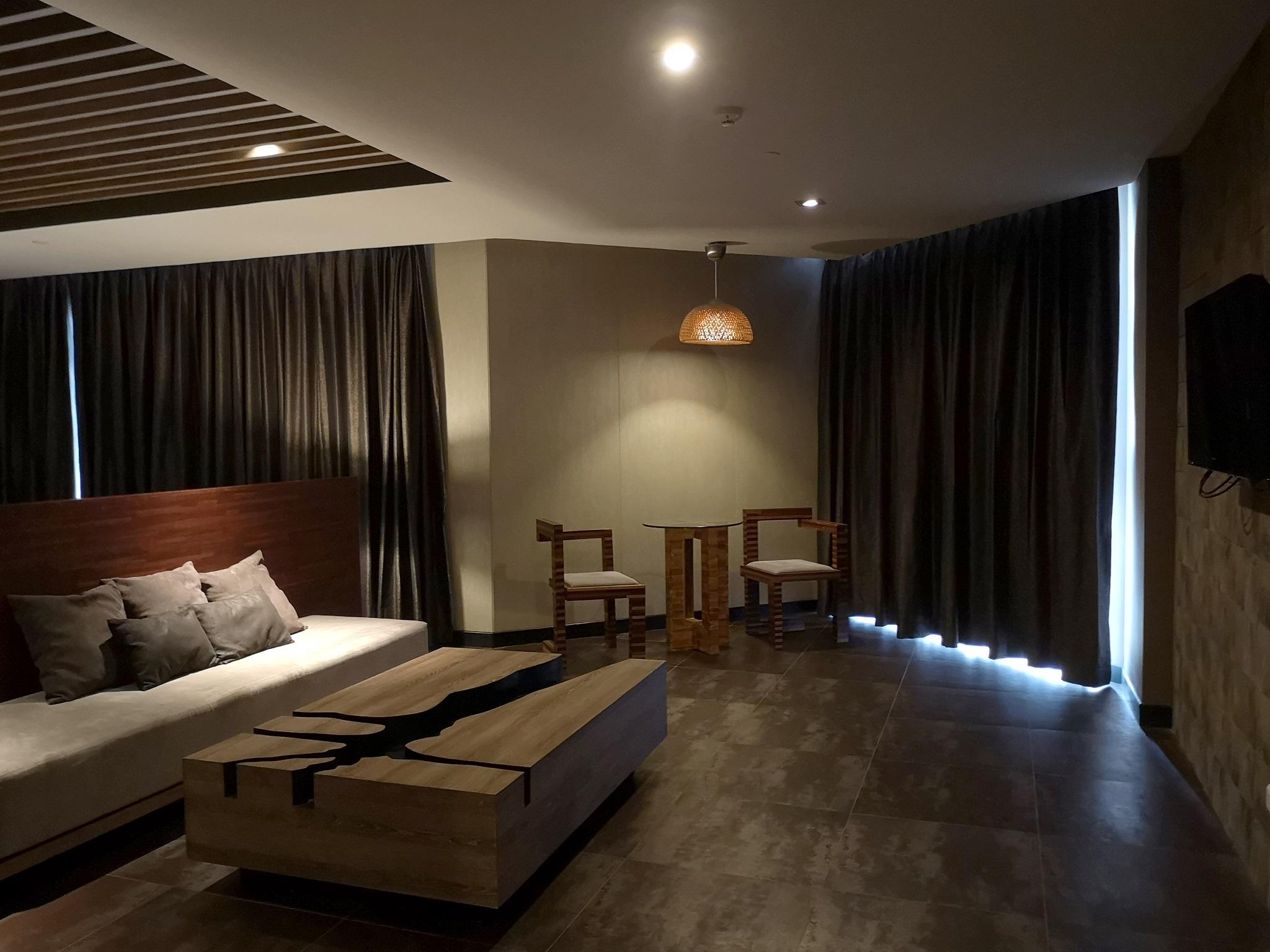 Tsix5 Quarter Hotel Pattaya Bagian luar foto