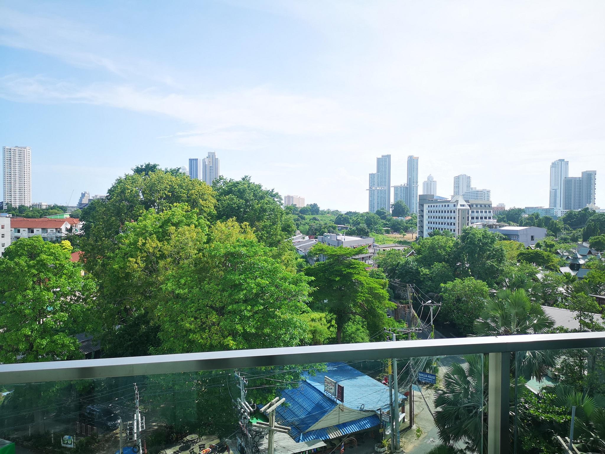 Tsix5 Quarter Hotel Pattaya Bagian luar foto