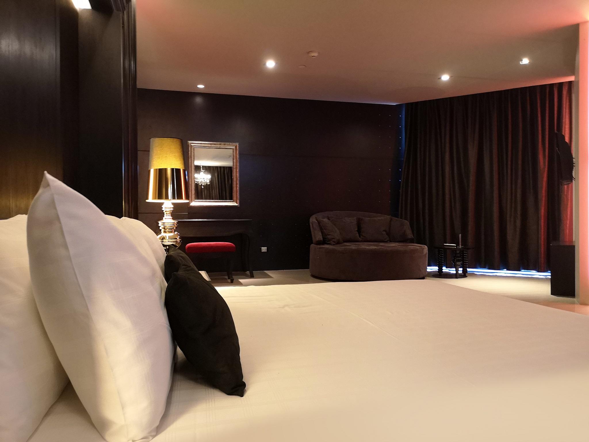 Tsix5 Quarter Hotel Pattaya Bagian luar foto