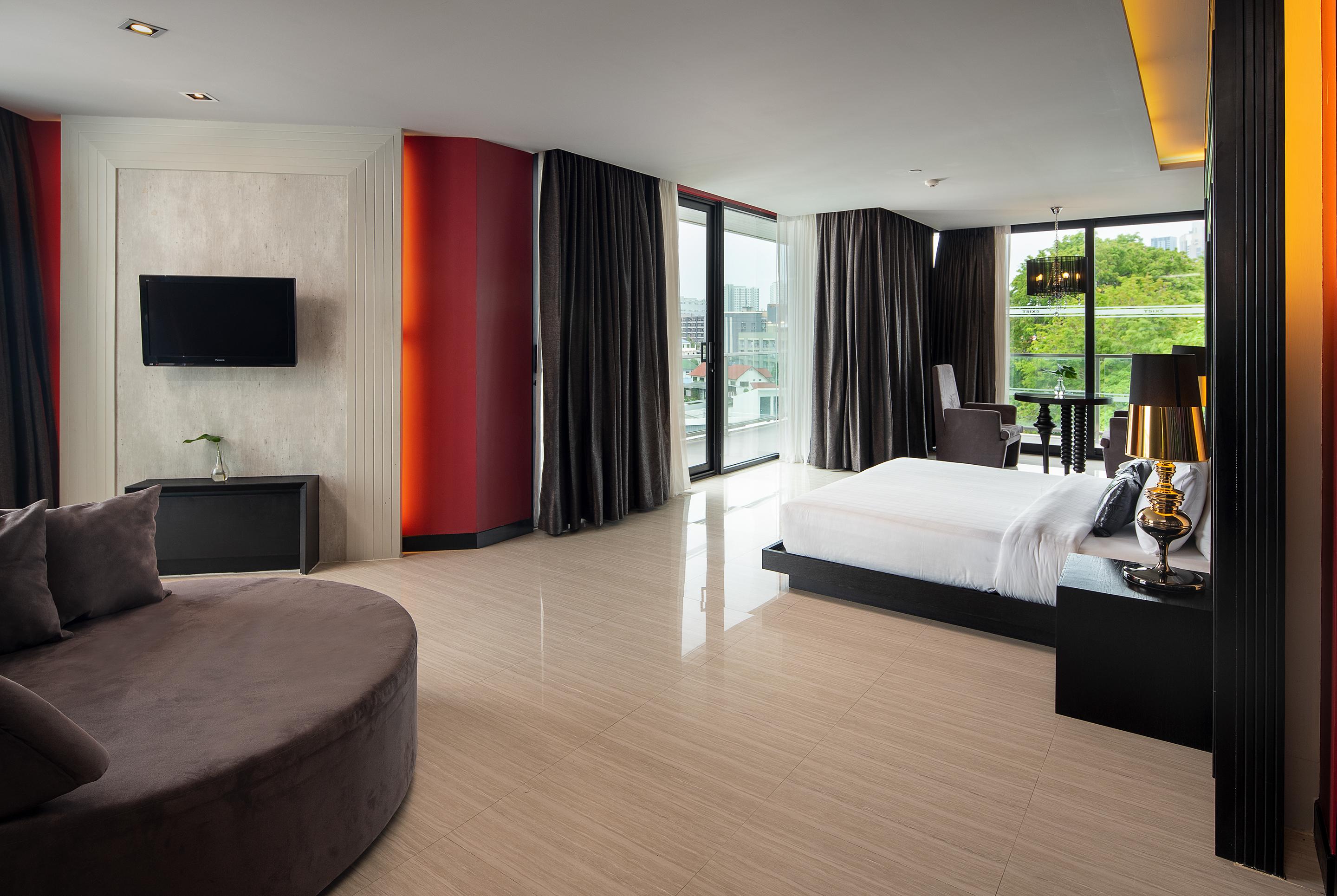 Tsix5 Quarter Hotel Pattaya Bagian luar foto