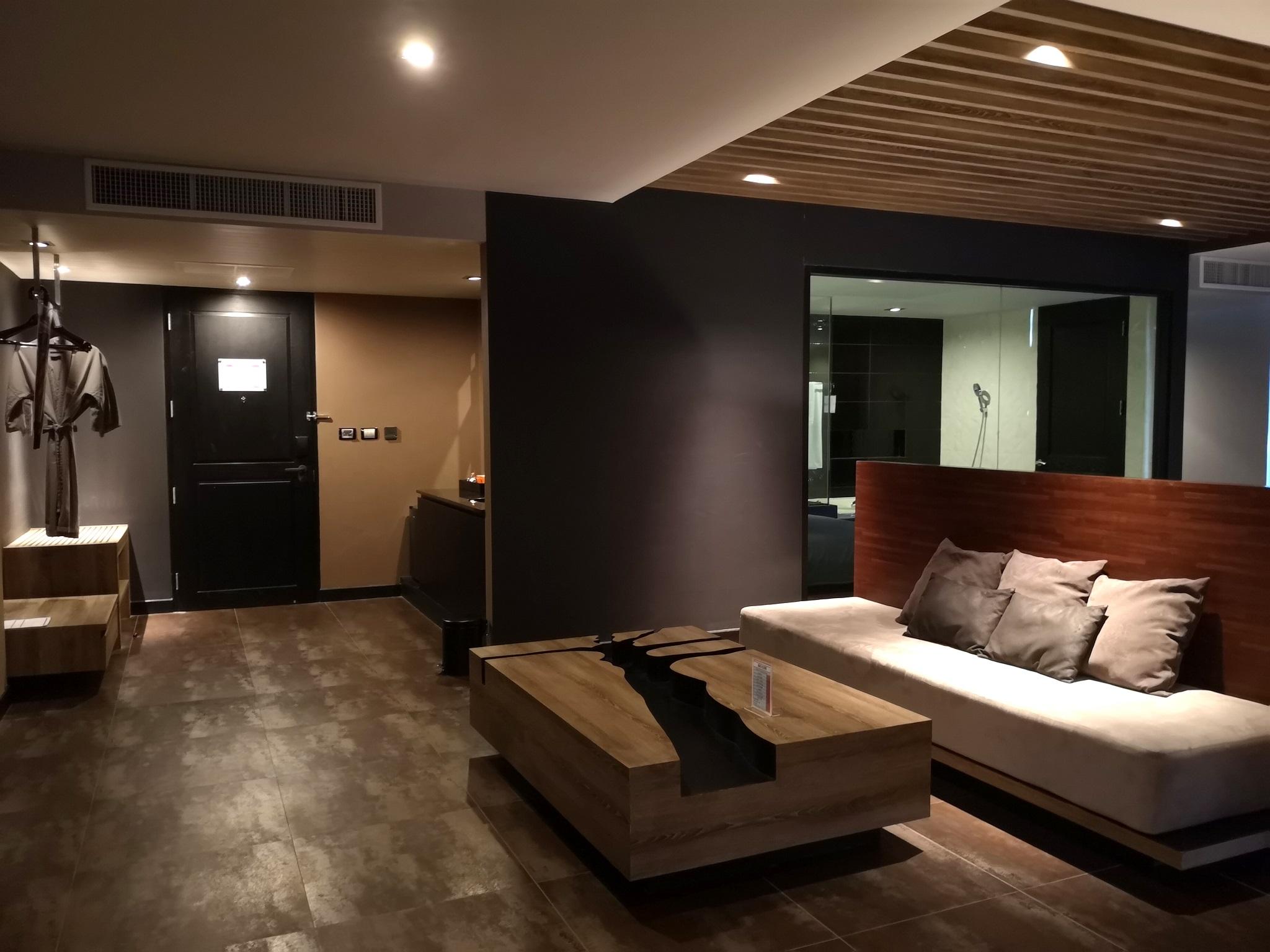 Tsix5 Quarter Hotel Pattaya Bagian luar foto