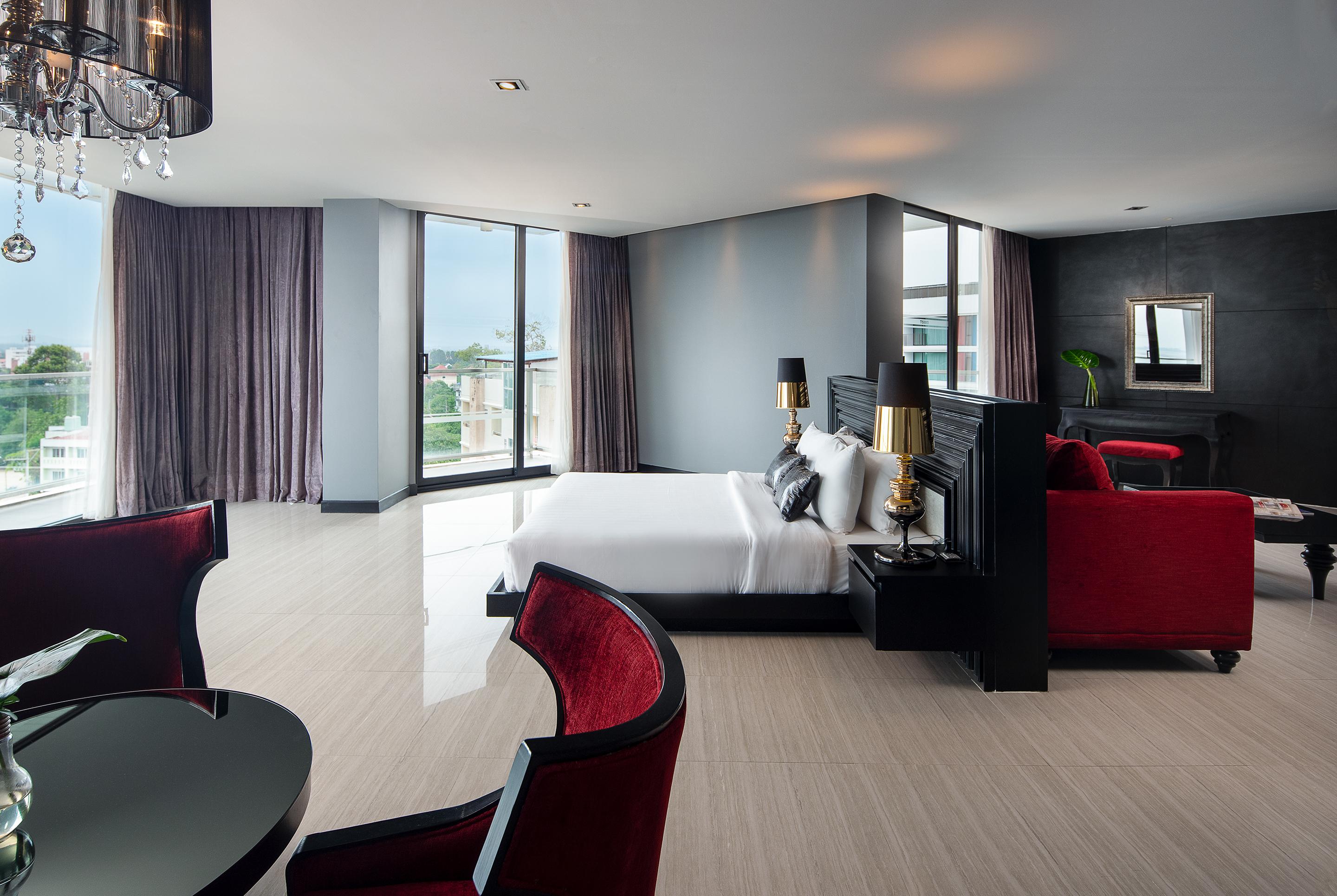 Tsix5 Quarter Hotel Pattaya Bagian luar foto
