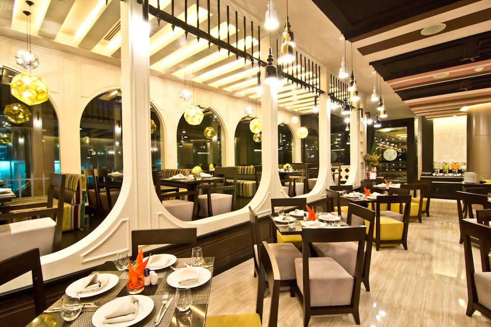 Tsix5 Quarter Hotel Pattaya Bagian luar foto