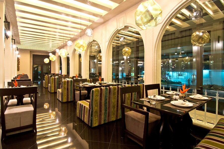Tsix5 Quarter Hotel Pattaya Bagian luar foto