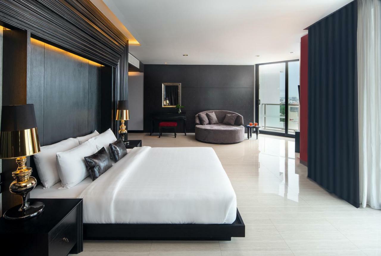 Tsix5 Quarter Hotel Pattaya Bagian luar foto