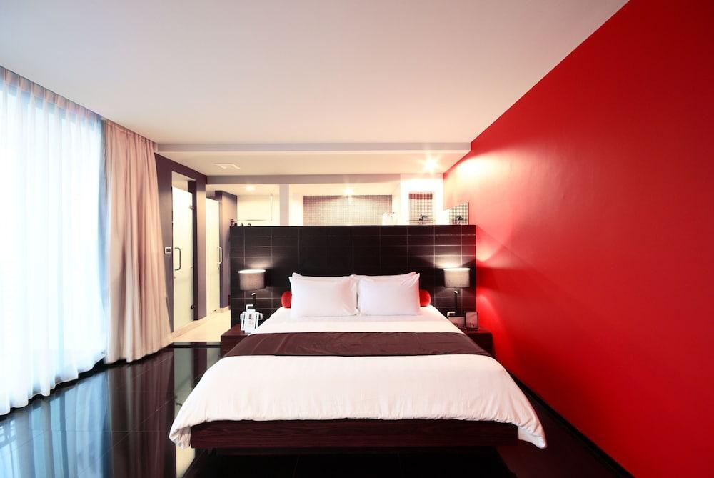 Tsix5 Quarter Hotel Pattaya Bagian luar foto